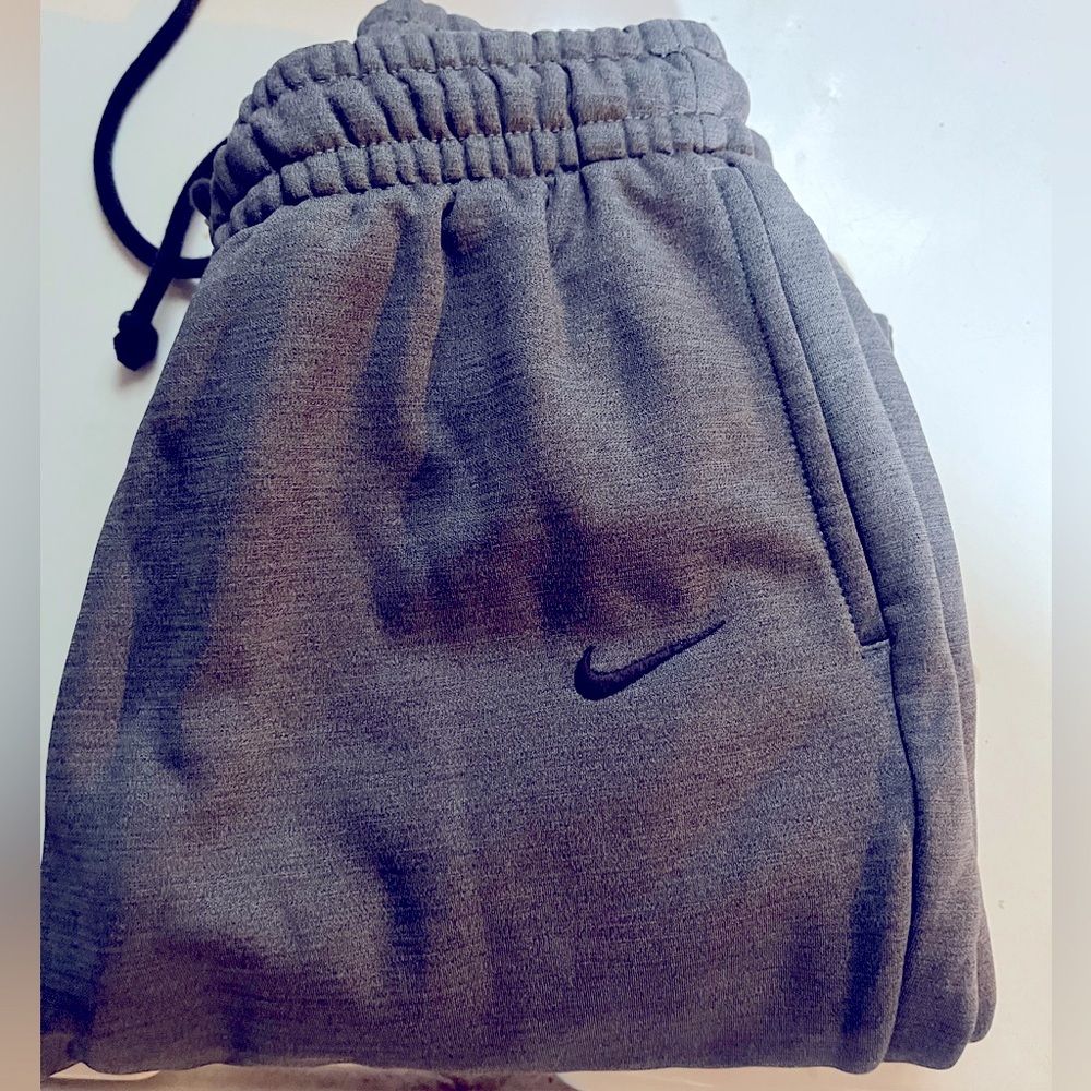 Nike sweatpants therma-fit size XS